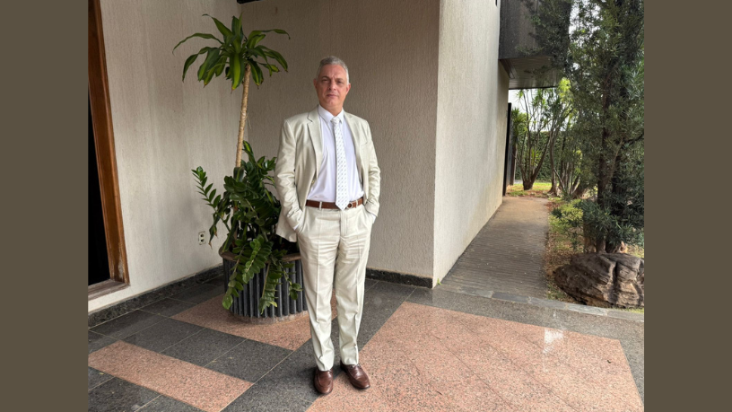 Leonardo Manzan detalha como o CBAM afeta exportadores e o comércio internacional de energia e produtos intensivos em carbono.
