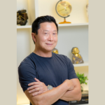 Milton Seigi Hayashi analisa como a tecnologia e a personalização estão redefinindo os padrões de beleza e precisão cirúrgica.