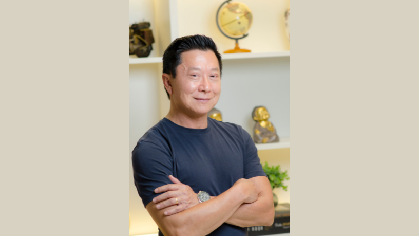 Milton Seigi Hayashi analisa como a tecnologia e a personalização estão redefinindo os padrões de beleza e precisão cirúrgica.