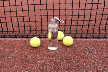 Durante atividades físicas, Luciano Colicchio Fernandes destaca como a hidratação adequada contribui para o desempenho e a recuperação do corpo.