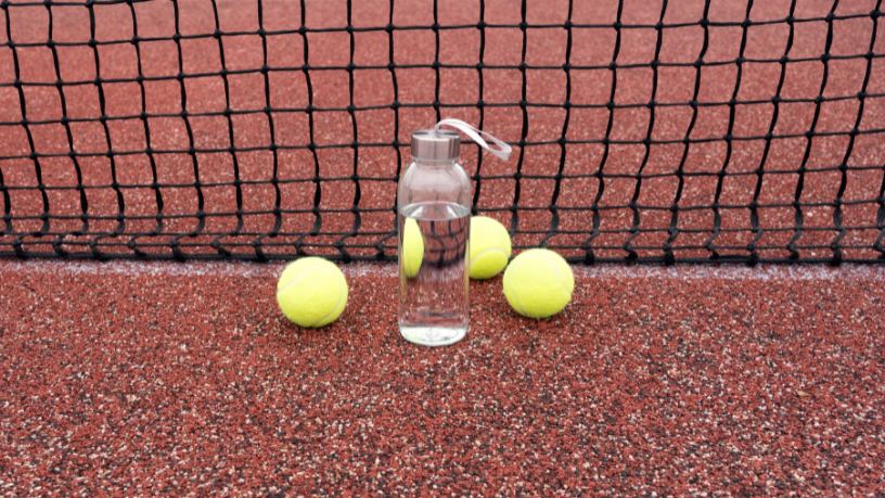 Durante atividades físicas, Luciano Colicchio Fernandes destaca como a hidratação adequada contribui para o desempenho e a recuperação do corpo.